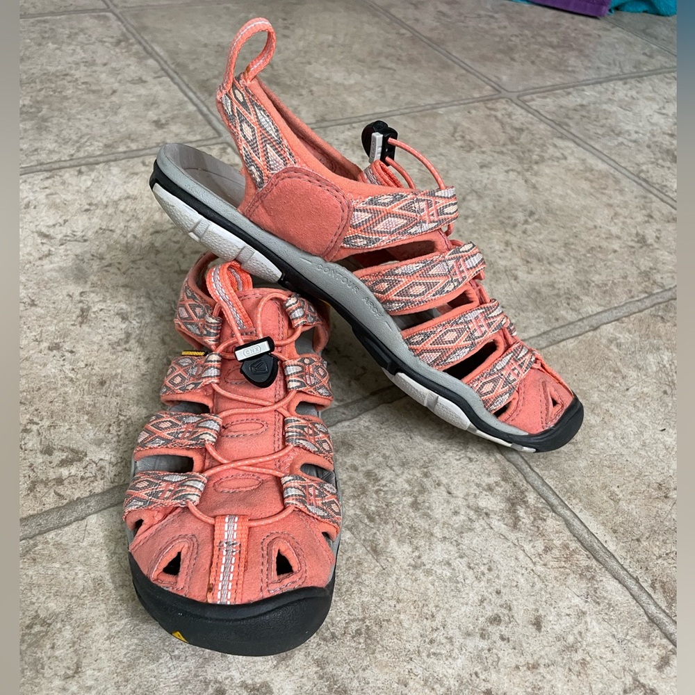 EUC Women’s Size 6 Keen Waterproof Outdoor Shoe - Picture 4 of 8